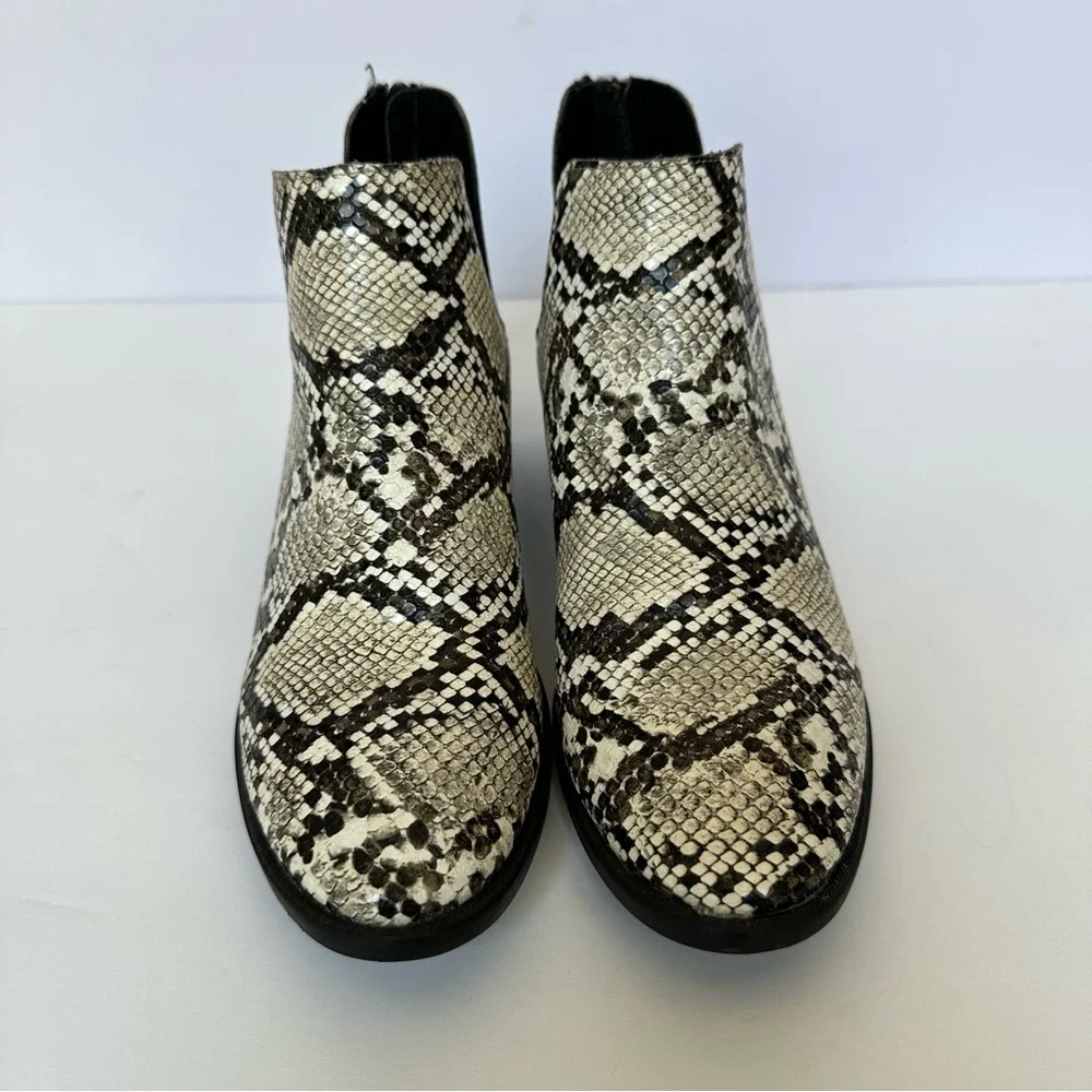 Steve Madden 8 Laramie Snakeskin Ankle Booties Side Cut Out Boots Almond Toe - Picture 2 of 10